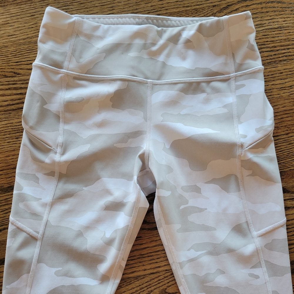 Athleta Camo 7/8 Tight Leggings Small - Picture 6 of 9
